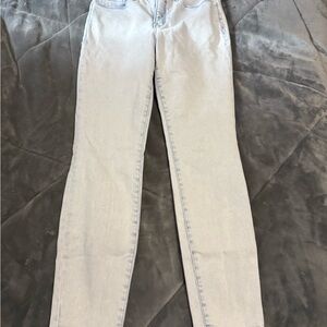 Good American Women's Straight Leg Jeans in Light Gray